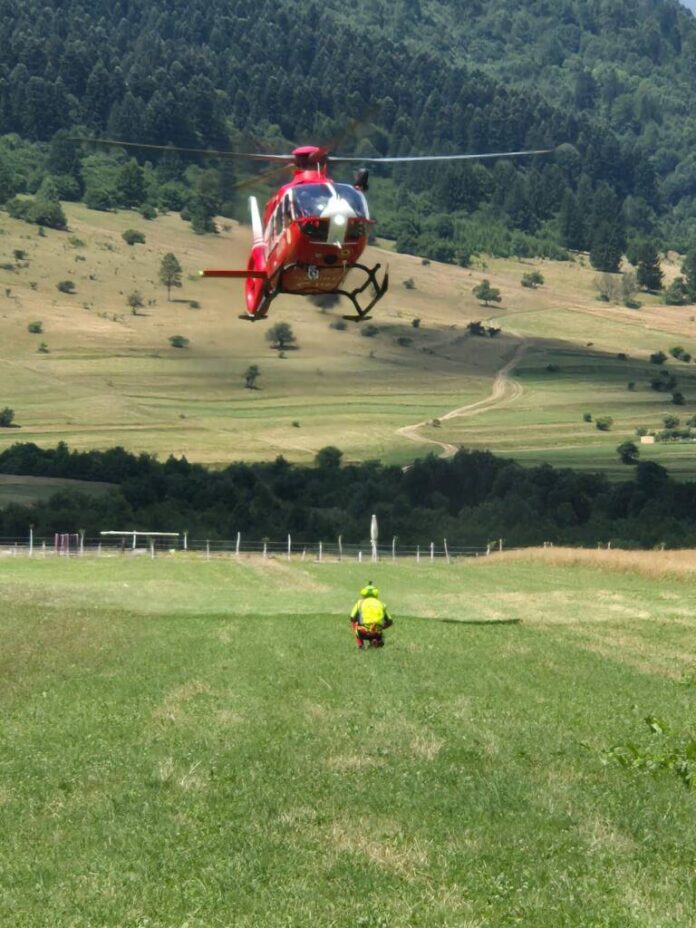 Trei francezi, fără echipament și apă în Piatra Craiului, salvați cu elicopterul