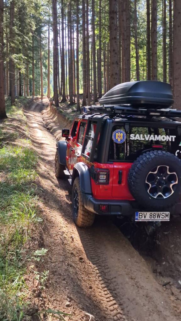 Salvatorii montani brașoveni au testat autospeciala Salvamont în condiții de teren variat (FOTO)