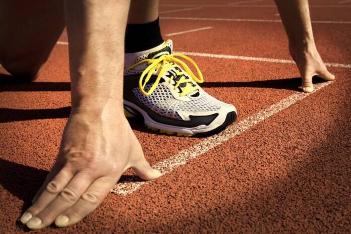 (P) Tartanul turnat din cauciuc: ce este și cum se utilizează în amenajările sportive