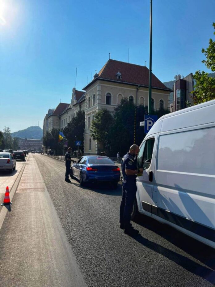 Polițiștii brașoveni au informat participanții la trafic despre ultimele modificări legislative în domeniul rutier (VIDEO)