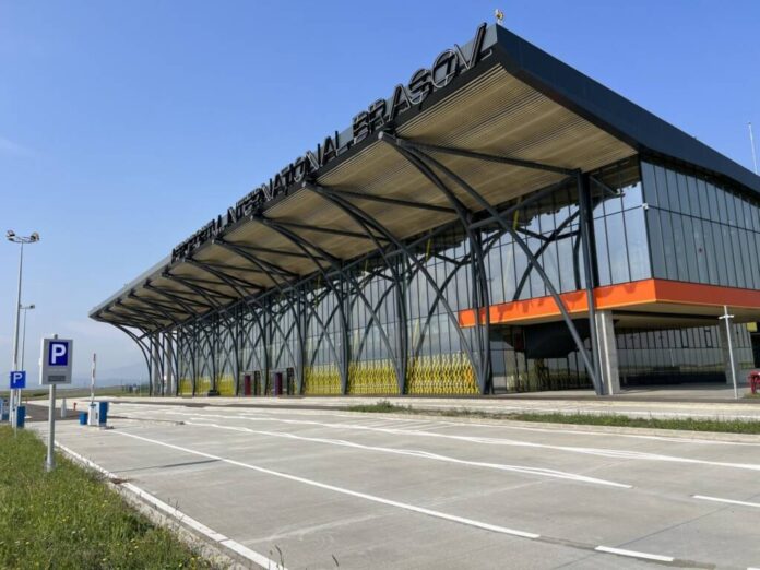 Aeroportul Brașov: mai puține avioane, mai mulți directori