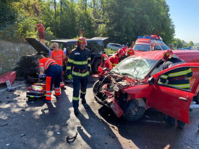 Accident rutier cu descarcerare pe DN 1, zona Nistorești. A fost solicitat și un elicopter SMURD