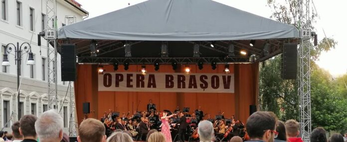 Opera Brașov: Din cauza căldurii, concertul „This Is My Song” de sâmbătă, din Piața Sf. Ioan, va începe la ora 20.00