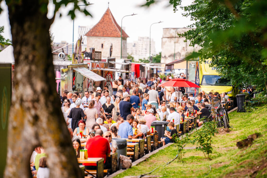 (P) The Mono Jacks, Om la lună și Mădălina Pavăl Orchestra concertează la Street FOOD Festival Brașov 2024 