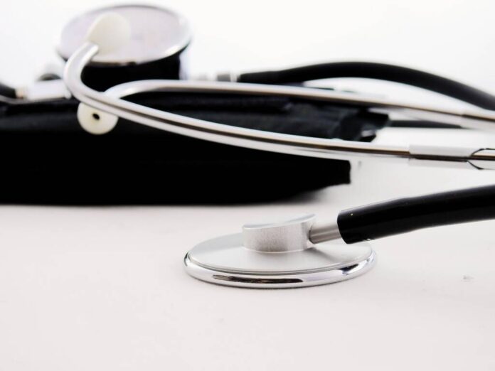 Un medic de la un spital din Brașov, prins în flagrant în timp ce primea mită de la un pacient