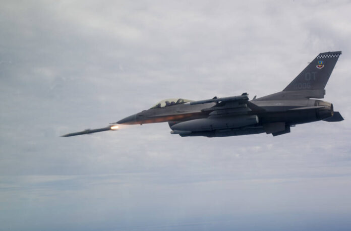 Statele Unite ale Americii au aprobat vânzarea de rachete AIM-120 AMRAAM către România