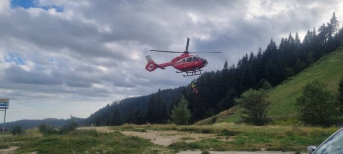Un turist britanic a fost salvat cu elicopterul după ce a căzut 15 metri din traseul de pe Valea Cerbului