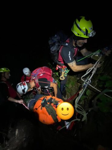 Acțiune complexă de salvare pentru un turist accidentat în Munții Făgăraș (FOTO)