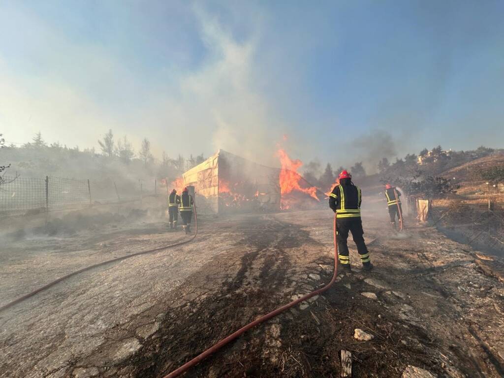 Acțiunile pompierilor români din Grecia continuă. Incendiile s-au apropiat de zonele rezidențiale (FOTO, VIDEO)