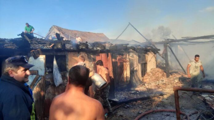 Un incendiu a izbucnit astăzi la o fermă