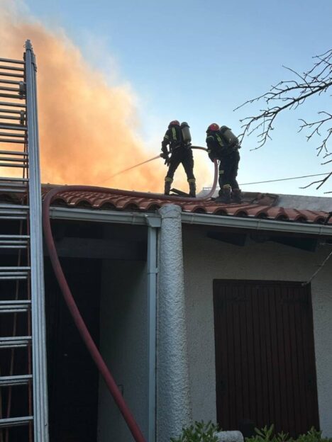 Acțiunile pompierilor români din Grecia continuă. Incendiile s-au apropiat de zonele rezidențiale (FOTO, VIDEO)