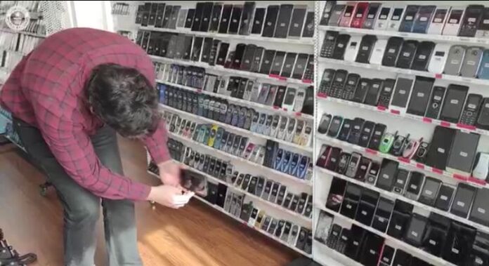 Cea mai mare colecție de telefoane mobile din lume