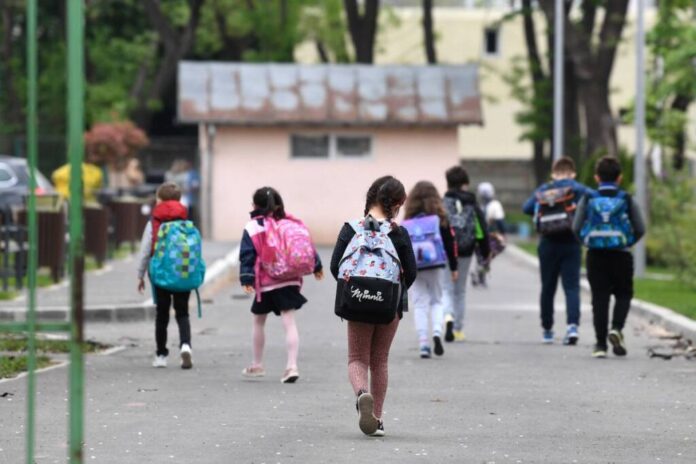 Vacanța de iarnă începe peste o săptămână: Când revin elevii la școală?