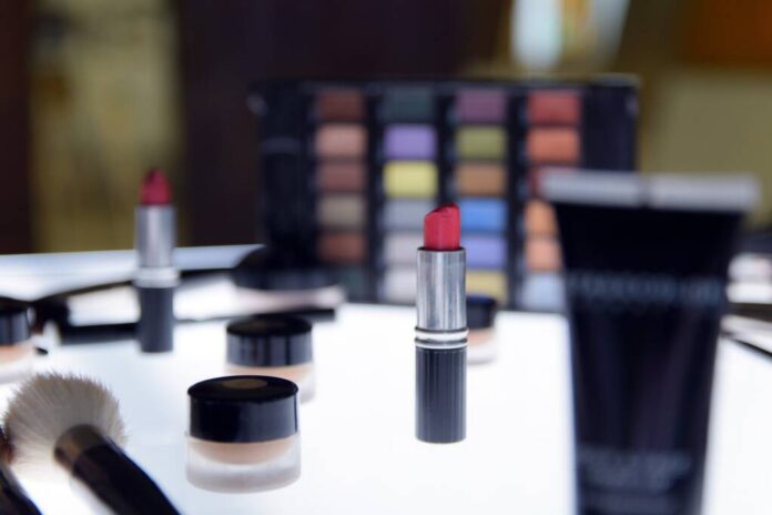 În arest, după ce a sustras produse cosmetice dintr-un mall din Brașov