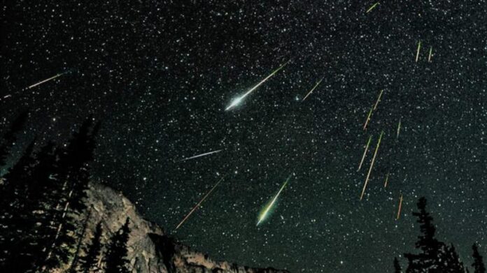 La noapte, cea mai spectaculoasă ploaie de stele, vizibilă pe cer cu ochiul liber