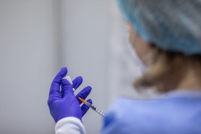 Primele teste clinice ale unui vaccin împotriva cancerului pulmonar, lansate în șapte țări
