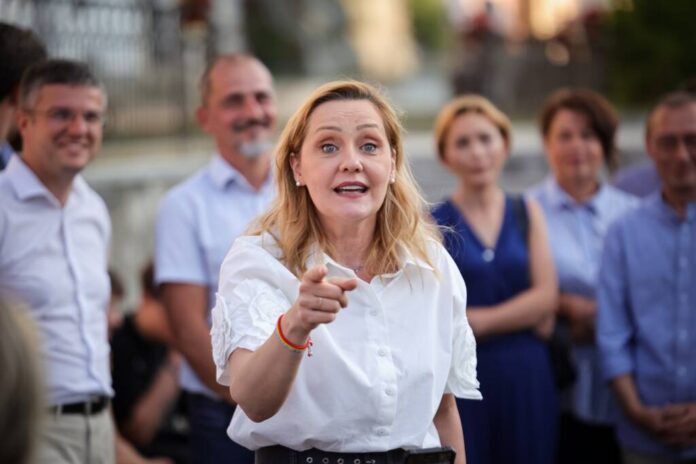 USR Brașov este deschis pentru toți oamenii cinstiți și integri din județ. Elena Lasconi: “Oamenii de bună credință nu trebuie să se ferească să intre în politică”