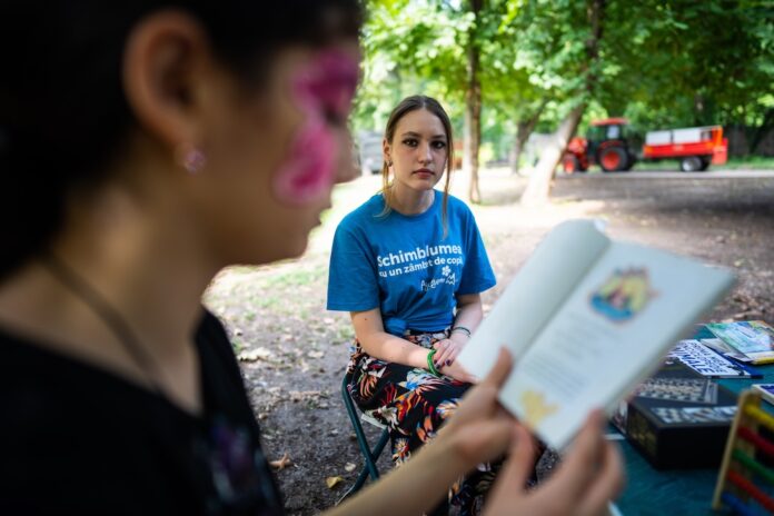 Copiii instituţionalizaţi și din medii defavorizate din Brașov au nevoie de voluntari să le fie prieteni, mentori, surse de inspirație