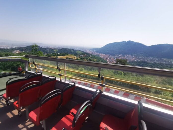 Autobuzul etajat 20B, Livada Poștei – Belvedere, va circula doar sâmbăta și duminica, dacă permite vremea