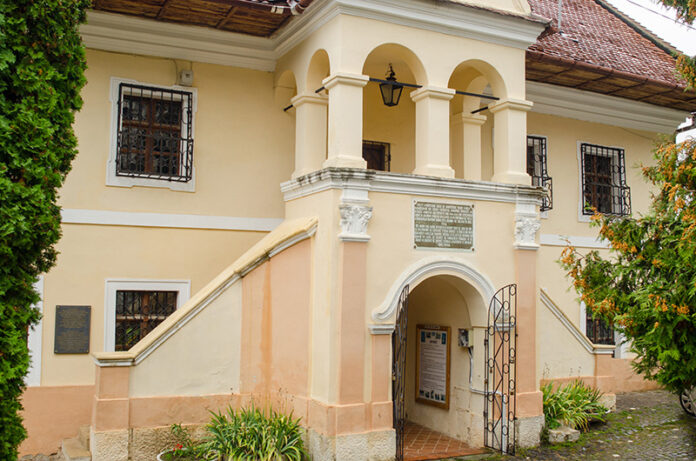 Anchetă: la renovarea Muzeului 