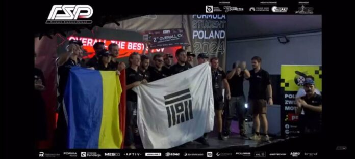 Echipa de studenți BlueStreamline a Universității Transilvania din Brașov, vicecampioană la Formula Student Poland
