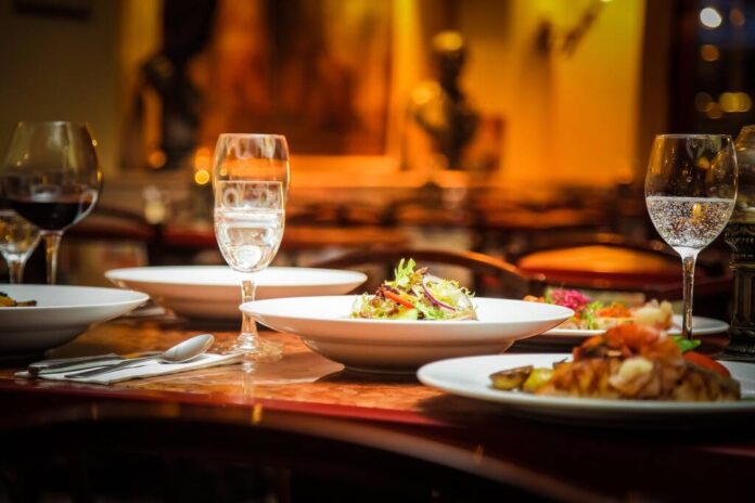 Amenzi de 600 lei după ce polițiștii au verificat restaurante, baruri, cafenele, din Poiana Brașov