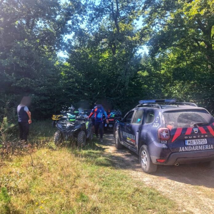 Descindere a jandarmilor montani în zona Măgura Codlei