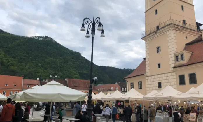 Târg de meșteșugari și producători locali în Piața Sfatului, Brașov