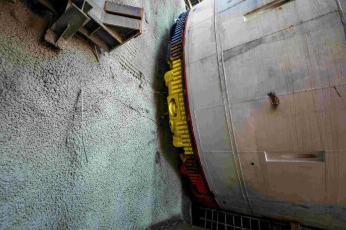 (P) Cine este inginerul care coordonează cele patru TBM-uri care forează cele mai lungi tuneluri feroviare din România