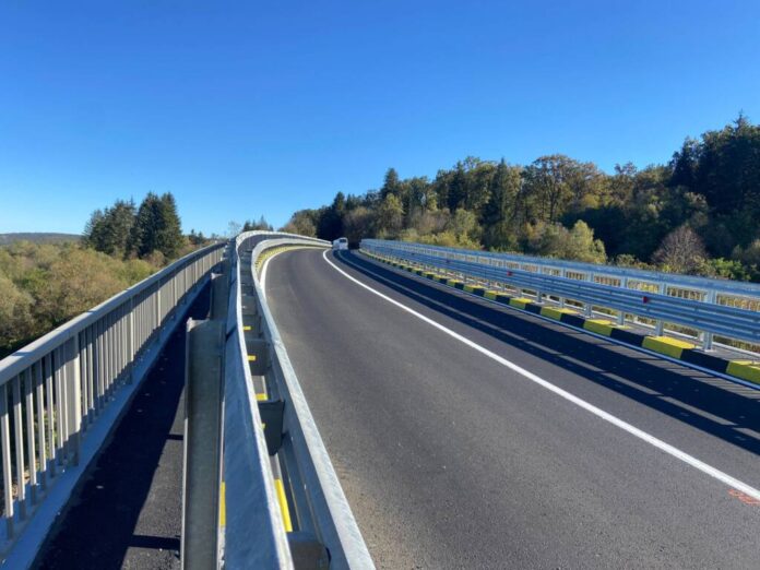 Au fost finalizate lucrările de reabilitare a pasajului de peste calea ferată de la intrarea în Vlădeni, pe DN1