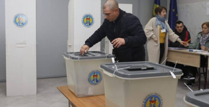 S-au închis urnele de vot în Republica Moldova. La București, programul s-a prelungit 2 ore