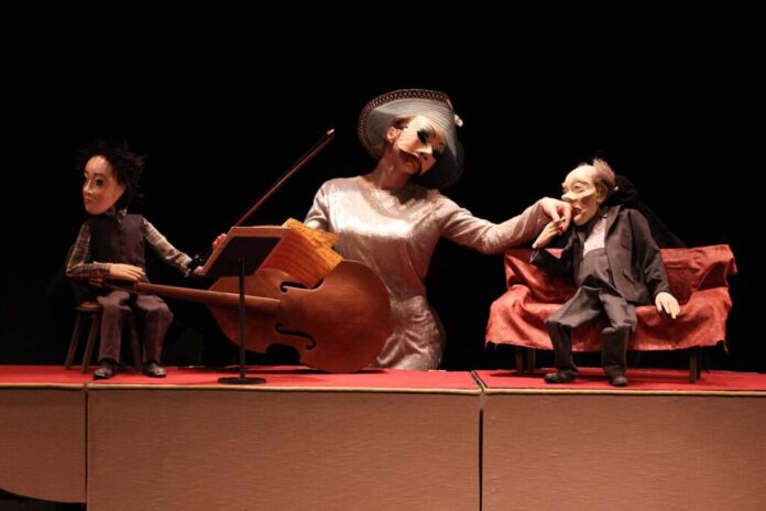 Teatrul „Arlechino” Brașov prezintă „Metamorphose” la două festivaluri internaționale