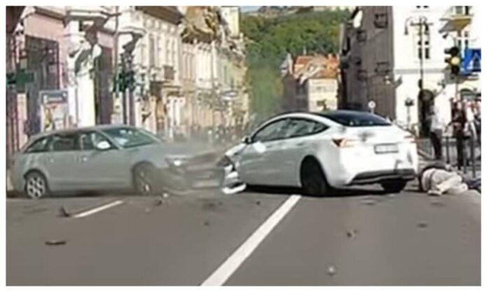Un turist străin a provocat un accident grav la trecerea de pietoni din Piața Sfatului