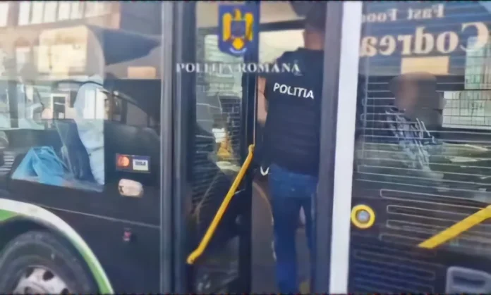 Tâlhărită într-un autobuz din Brașov. Hoțul a fost prins