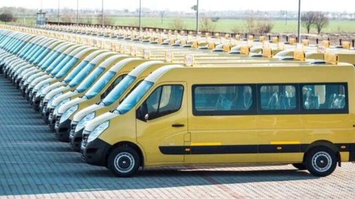 CJ Brașov lansează achiziția de microbuze hibride pentru transportul elevilor, finanțată prin AFM