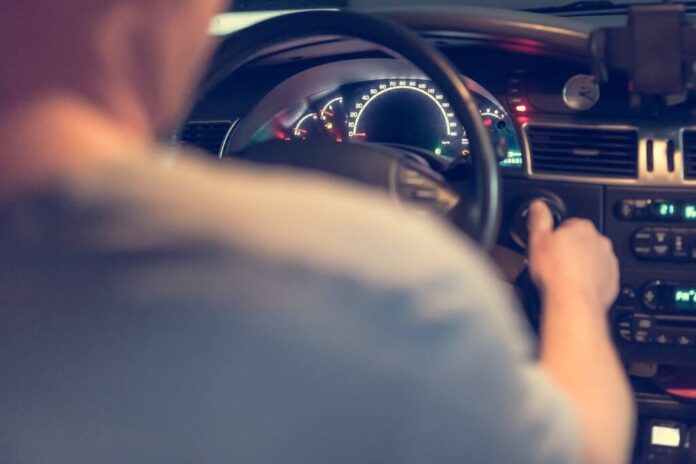 Șofer care conducea un autoturism cu număr de înmatriculare expirat, în Victoria. Pe DJ105C a fost depistat un conducător auto drogat