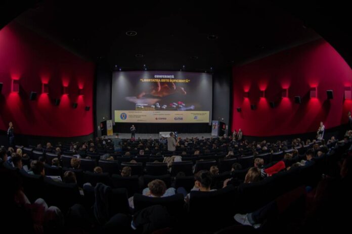 Peste 450 de persoane, elevi și cadre didactice, au participat la conferința despre consumul de droguri ”Libertatea este suficientă”