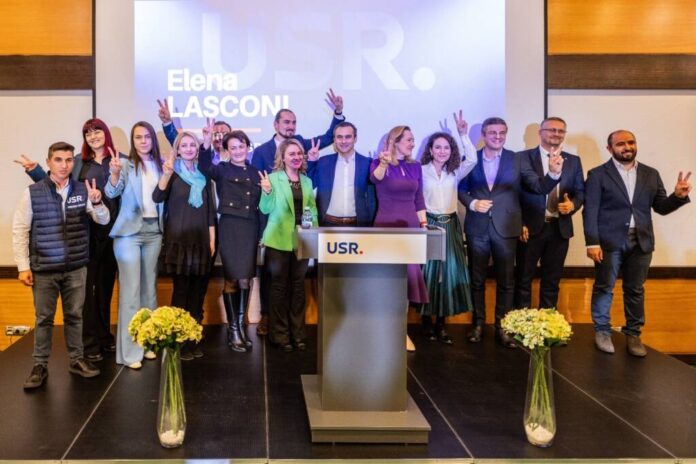 USR Brașov și-a prezentat public echipa pentru alegerile parlamentare din 1 decembrie și viziunea pentru Brașov și România pentru următorii ani. Elena Lasconi, președinta USR, a fost prezentă la eveniment