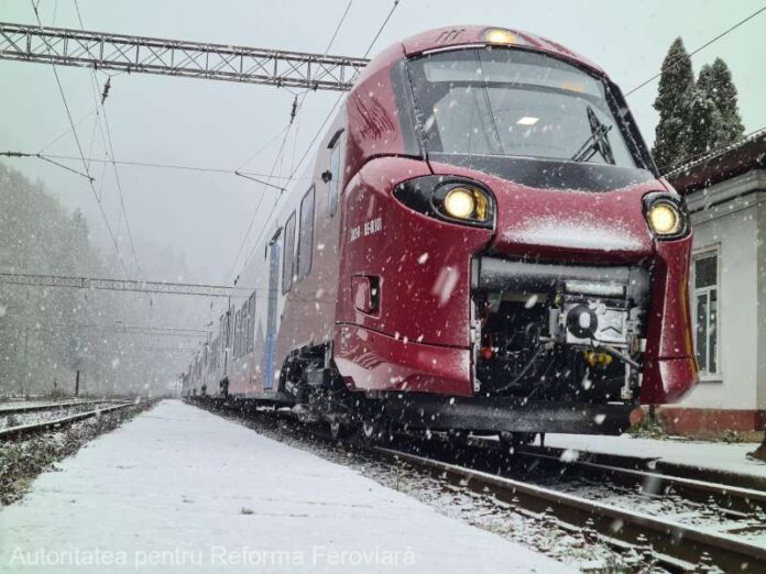 Primul tren cumpărat de România în ultimii 20 de ani va intra în circulaţie pe 20 noiembrie pe ruta Bucureşti - Braşov