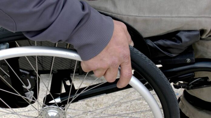 De la 1 ianuarie 2025, pensionarii cu handicap grav vor primi o indemnizație lunară de solidaritate
