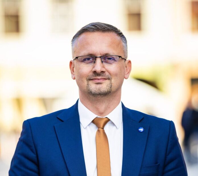 USR și PMP constituie grupul Dreapta Unită în Consiliul Județean, care construiește pentru binele tuturor oamenilor din județ