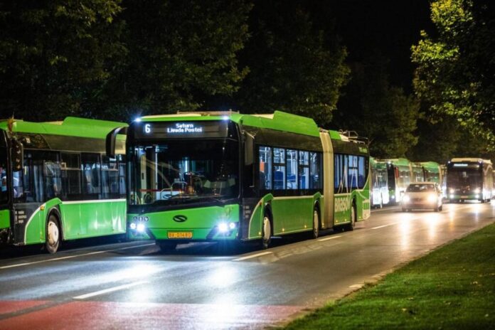 Program prelungit la autobuze și troleibuze în noaptea de revelion, pentru petrecerea din Piața Sfatului