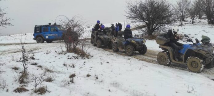Distracție cu ATV-uri oprită de jandarmii montani din Zărnești: Amenzi de 10.000 de lei pentru distrugerea pajiștilor