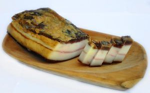 Pomana porcului, de la tradiție la nutriție
