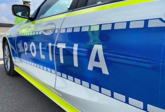 Pe la Comarnic, un autocamion a derapat într-o curbă, șoferul fiind rănit. Circulația rutieră este oprită pe sensul de mers către Brașov