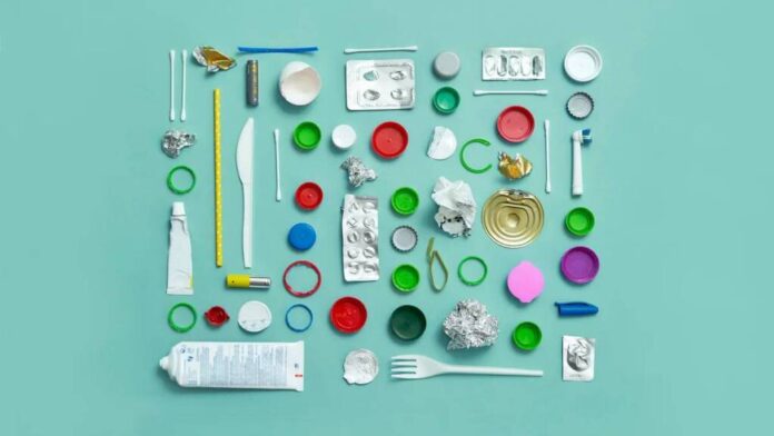 7 locuri din bucătărie unde microplasticele se ascund și soluții ușoare pentru a le evita