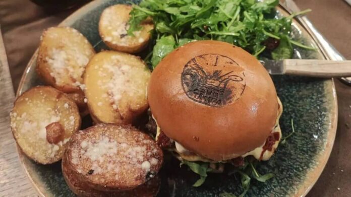 Burger de urs, preparatul exclusivist din Brașov: unică atracție culinară europeană