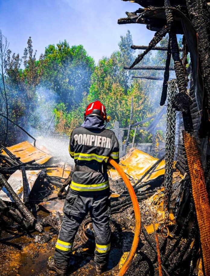 Salvatorii brașoveni au avut săptămâna trecută 459 acțiuni: 24 accidente rutiere, 21 incendii