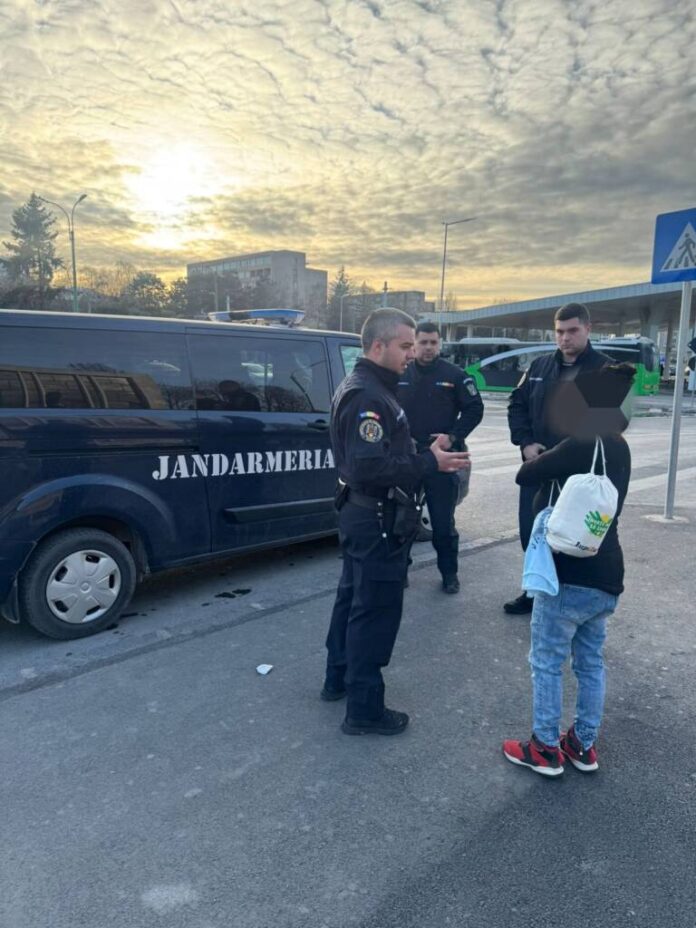 O pacientă care a plecat fără acordul medicilor din Maternitatea Brașov a fost găsită de jandarmi