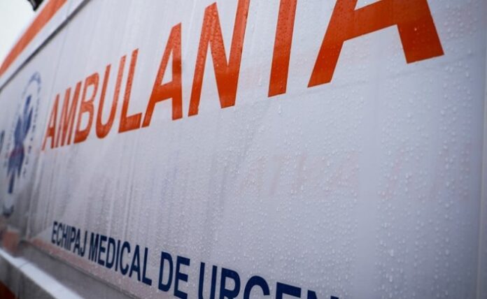 Trei persoane au fost rănite după ce un autoturism s-a răsturnat între Crizbav si Hălchiu